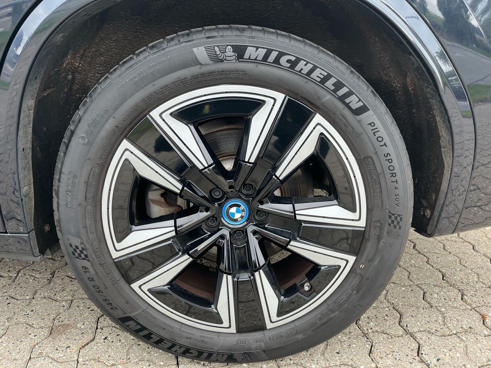 Sort BMW iX3 fra 2023