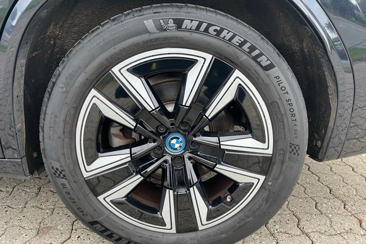 Sort BMW iX3 fra 2023