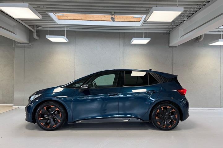 Blå Cupra Born fra 2022