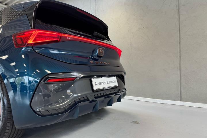 Blå Cupra Born fra 2022