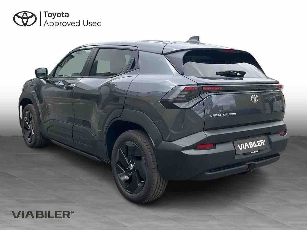 Grå Toyota Urban Cruiser fra 2026