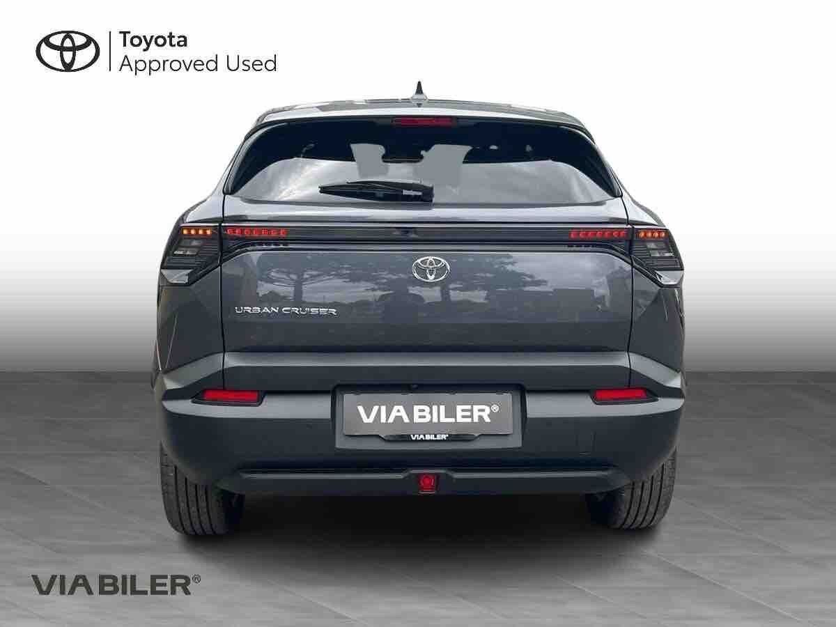 Grå Toyota Urban Cruiser fra 2026