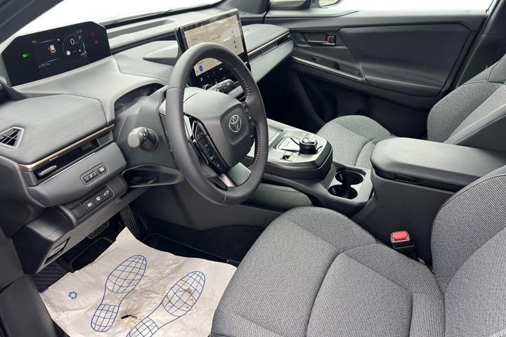 Sølv Toyota bZ4X Touring fra 2026