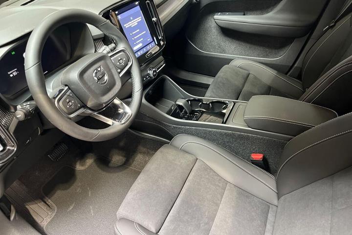 Sort Volvo EX40 fra 2026