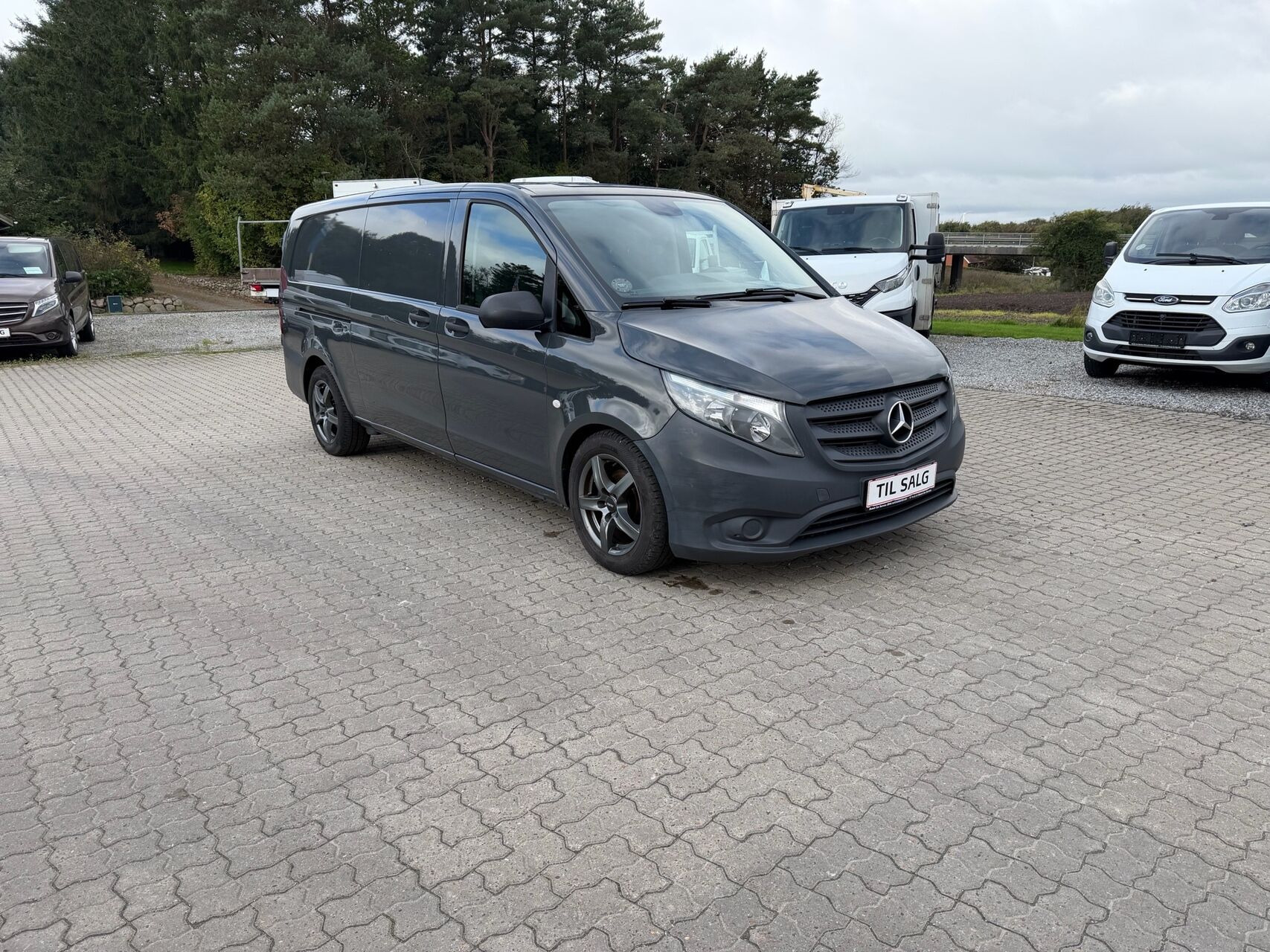 Grå Mercedes Vito fra 2015
