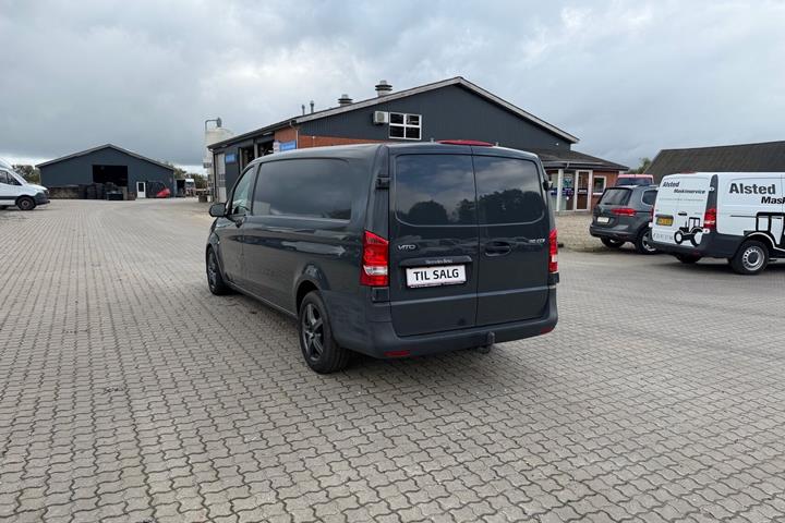 Grå Mercedes Vito fra 2015