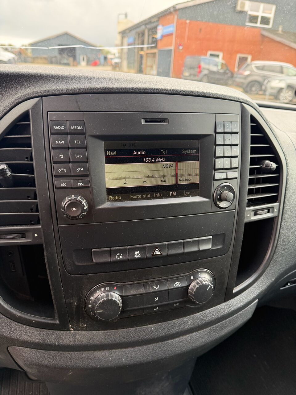 Grå Mercedes Vito fra 2015