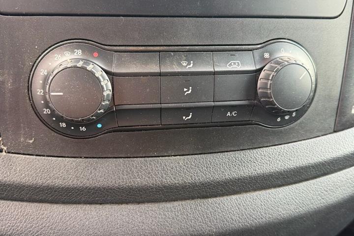 Grå Mercedes Vito fra 2015