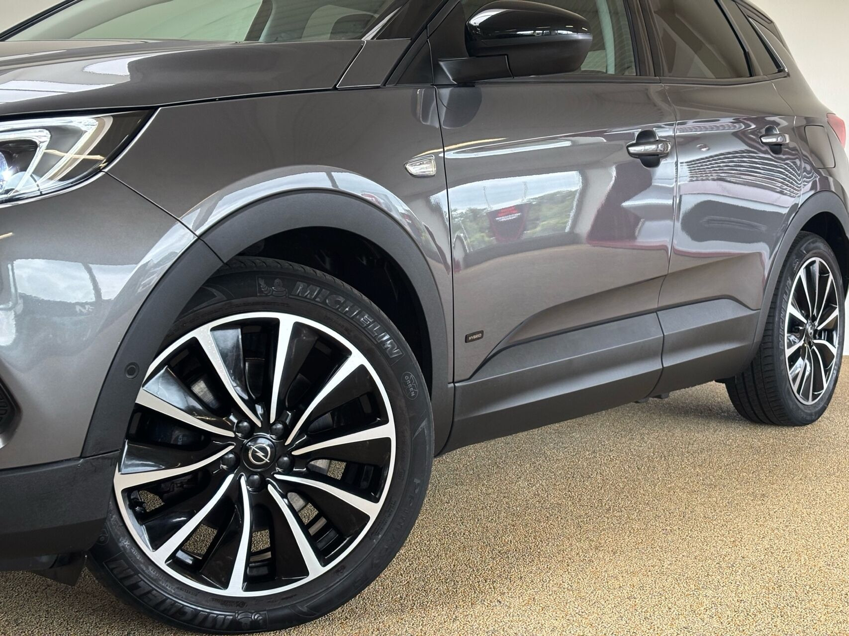 Sort Opel Grandland X fra 2021