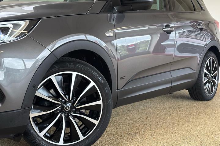 Sort Opel Grandland X fra 2021