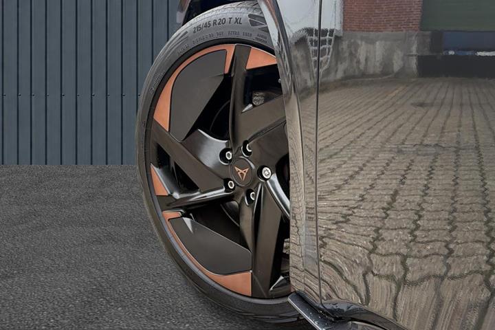 Grå Cupra Born fra 2023