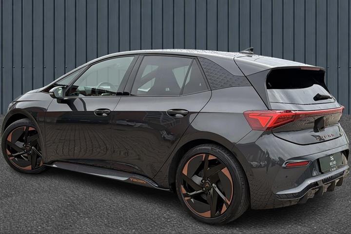 Grå Cupra Born fra 2023