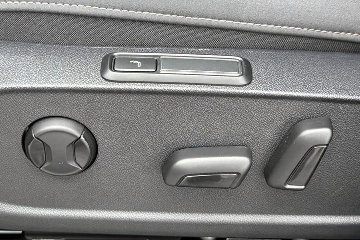 Grå Cupra Born fra 2023