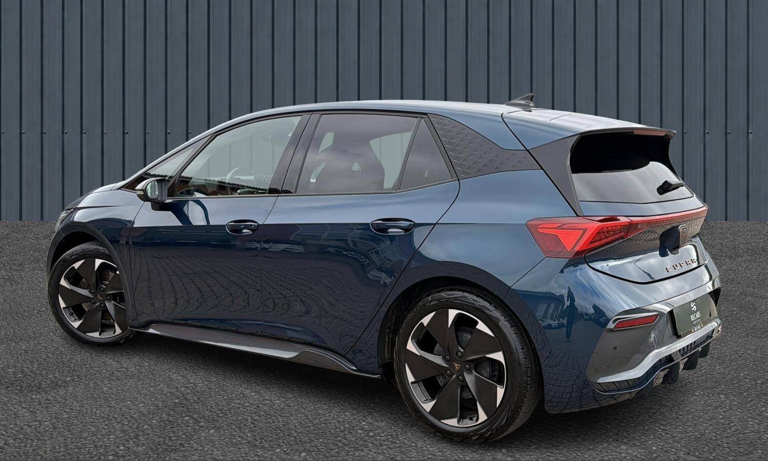 Blå Cupra Born fra 2023