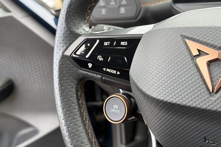 Blå Cupra Born fra 2023