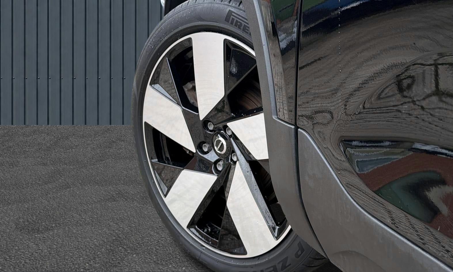Sort Volvo XC40 fra 2023
