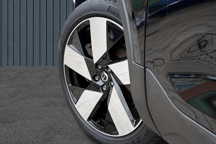 Sort Volvo XC40 fra 2023