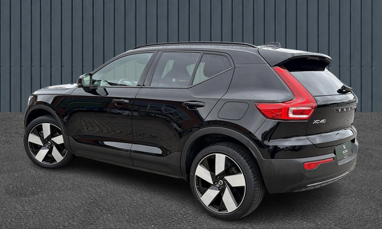 Sort Volvo XC40 fra 2023