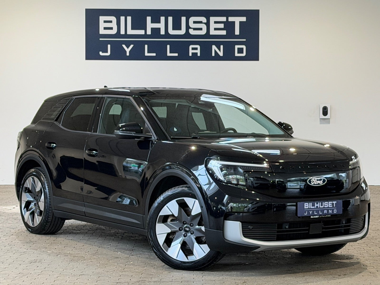 Ford Explorer 77 Premium Extended Range