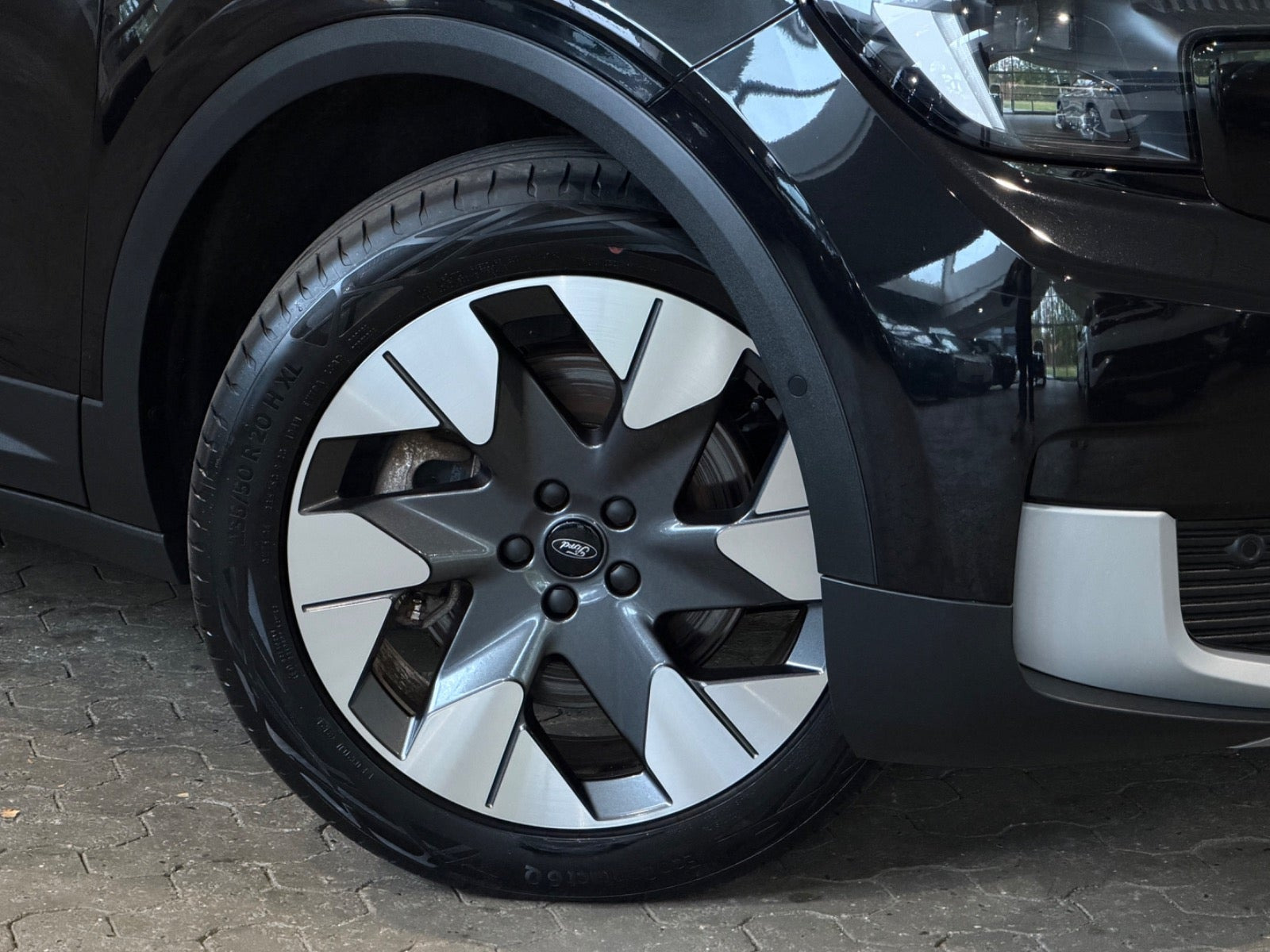 Sort Ford Explorer fra 2025