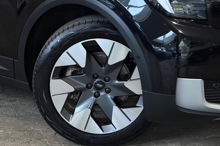 Sort Ford Explorer fra 2025