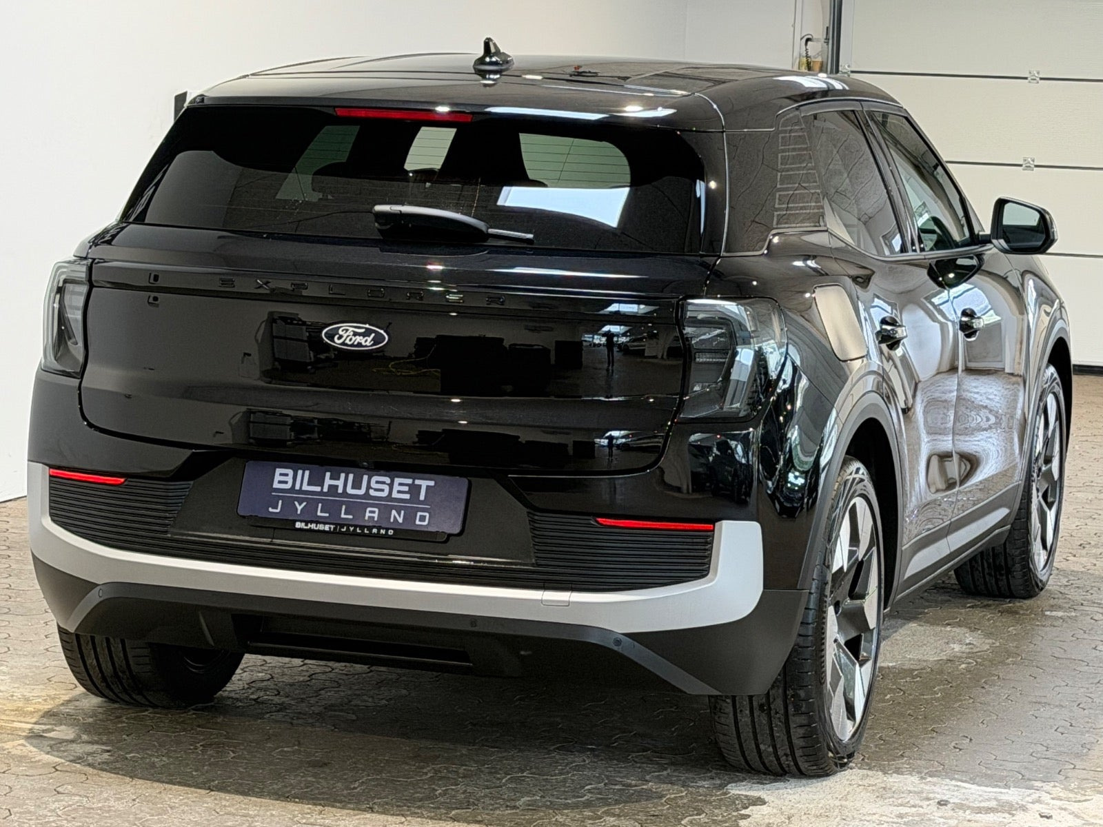 Sort Ford Explorer fra 2025