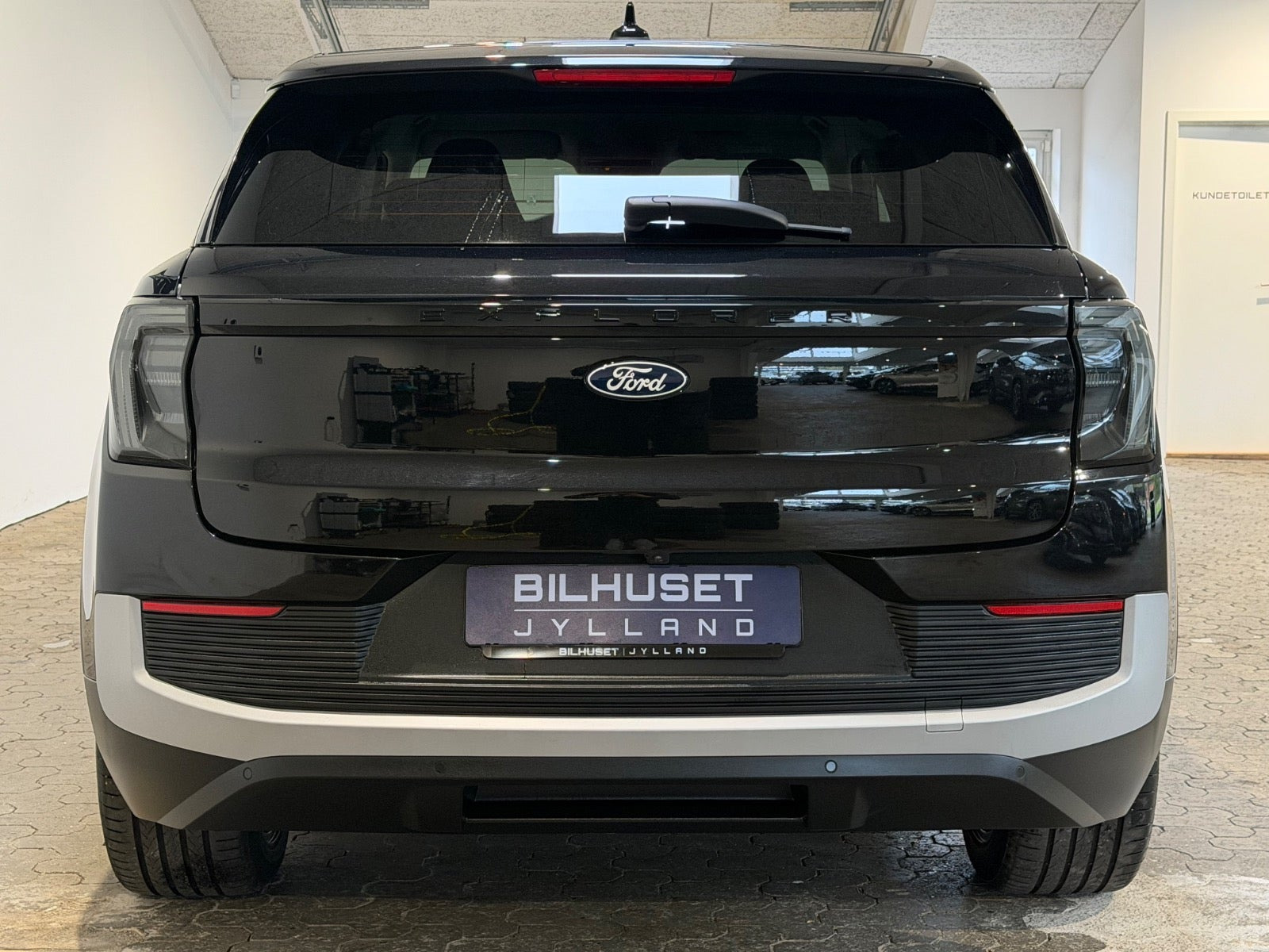 Sort Ford Explorer fra 2025