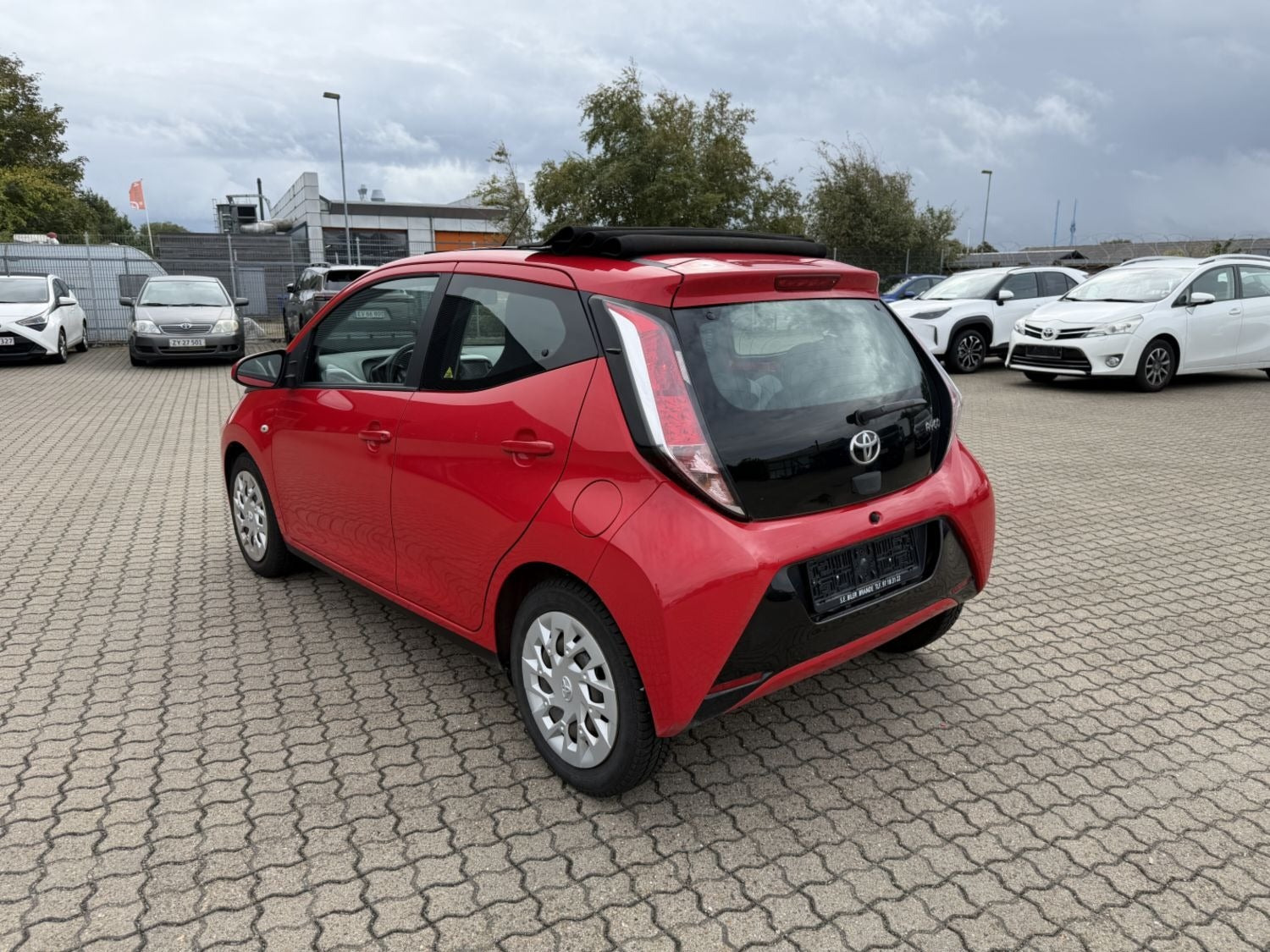 Rød Toyota Aygo fra 2015