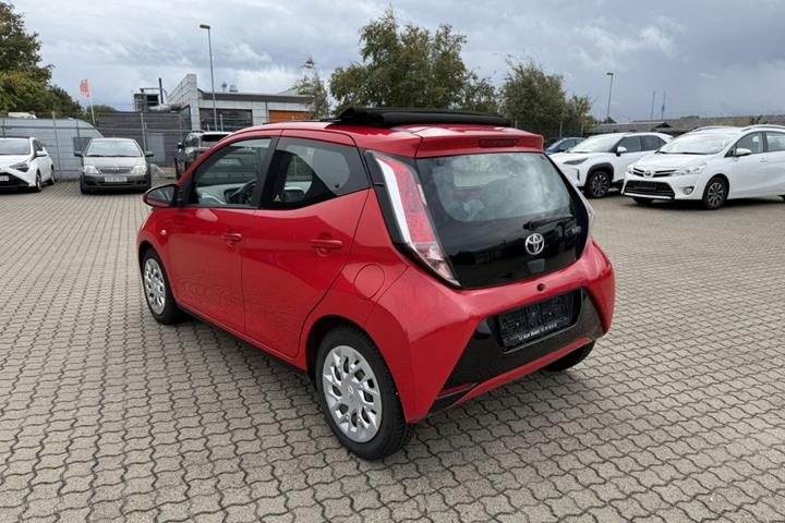Rød Toyota Aygo fra 2015