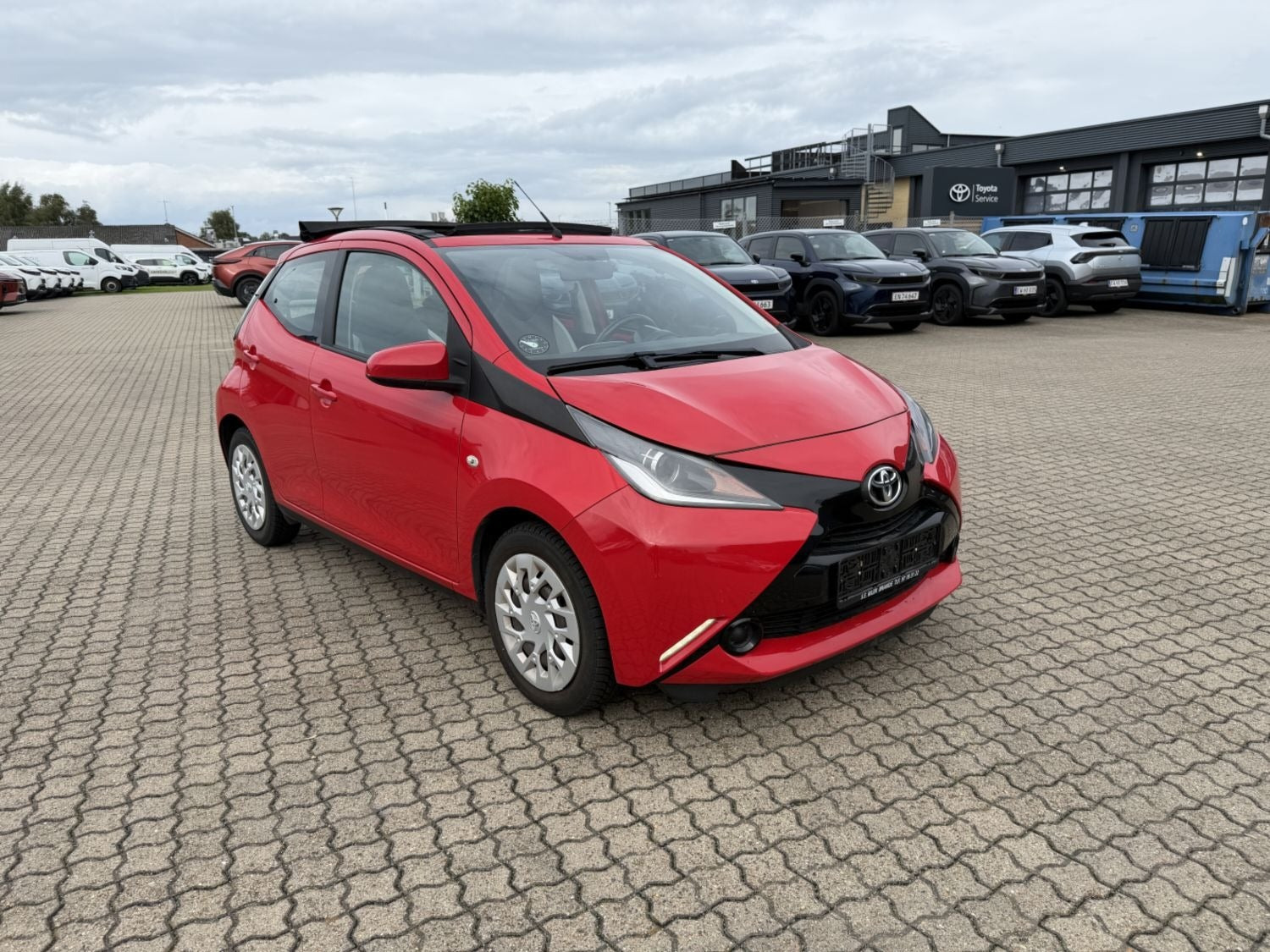 Rød Toyota Aygo fra 2015