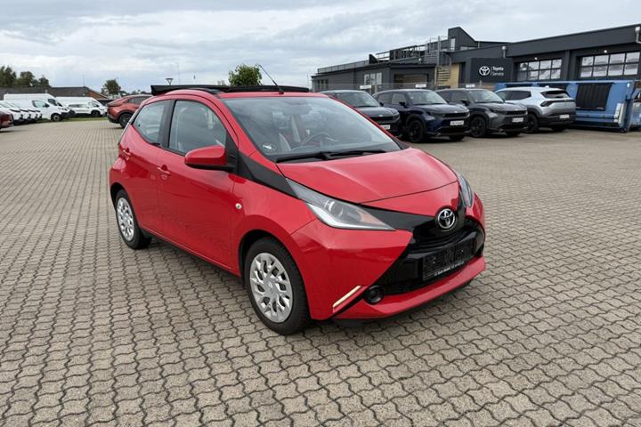 Rød Toyota Aygo fra 2015
