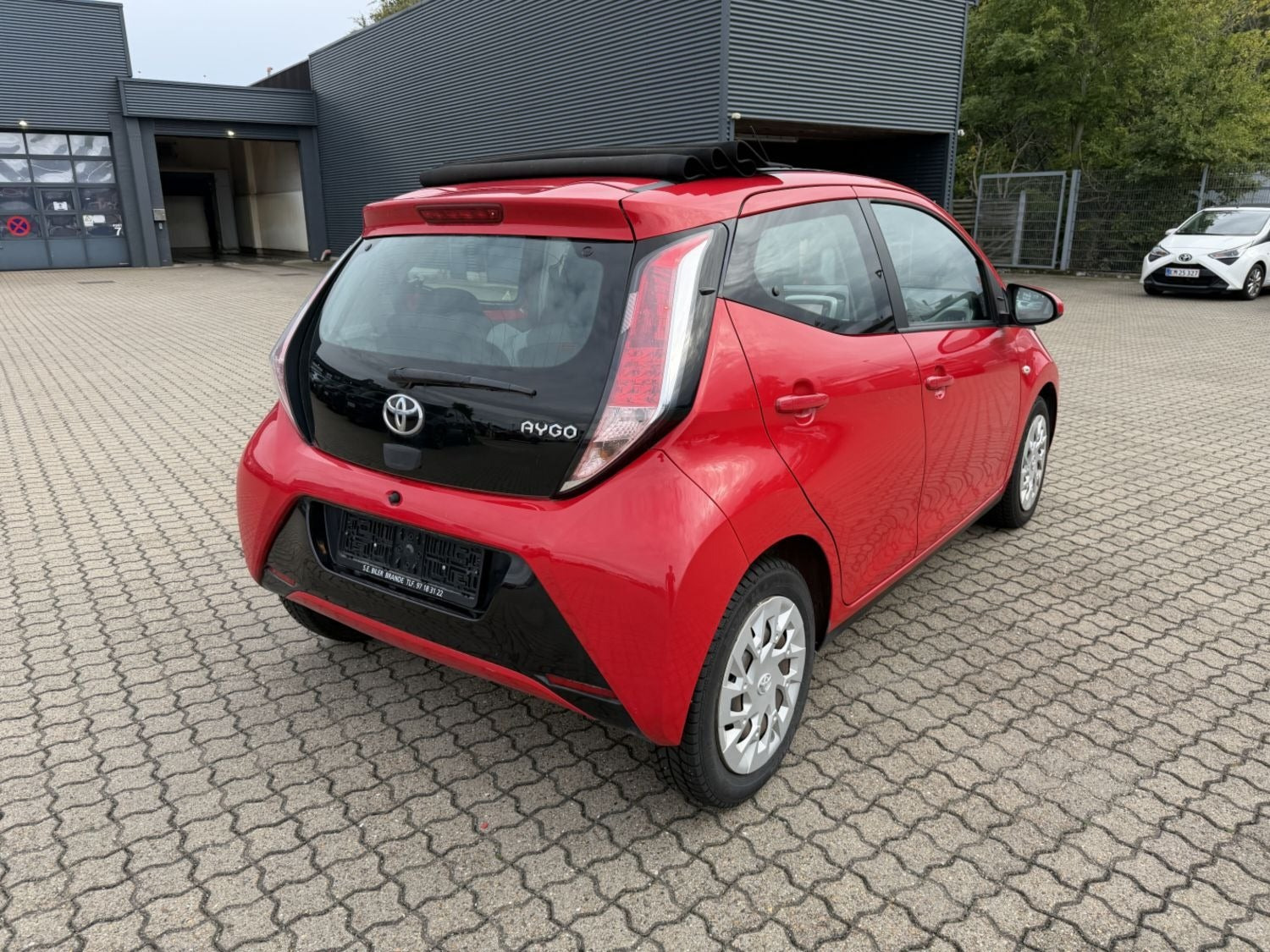 Rød Toyota Aygo fra 2015