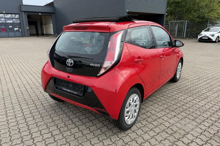Rød Toyota Aygo fra 2015