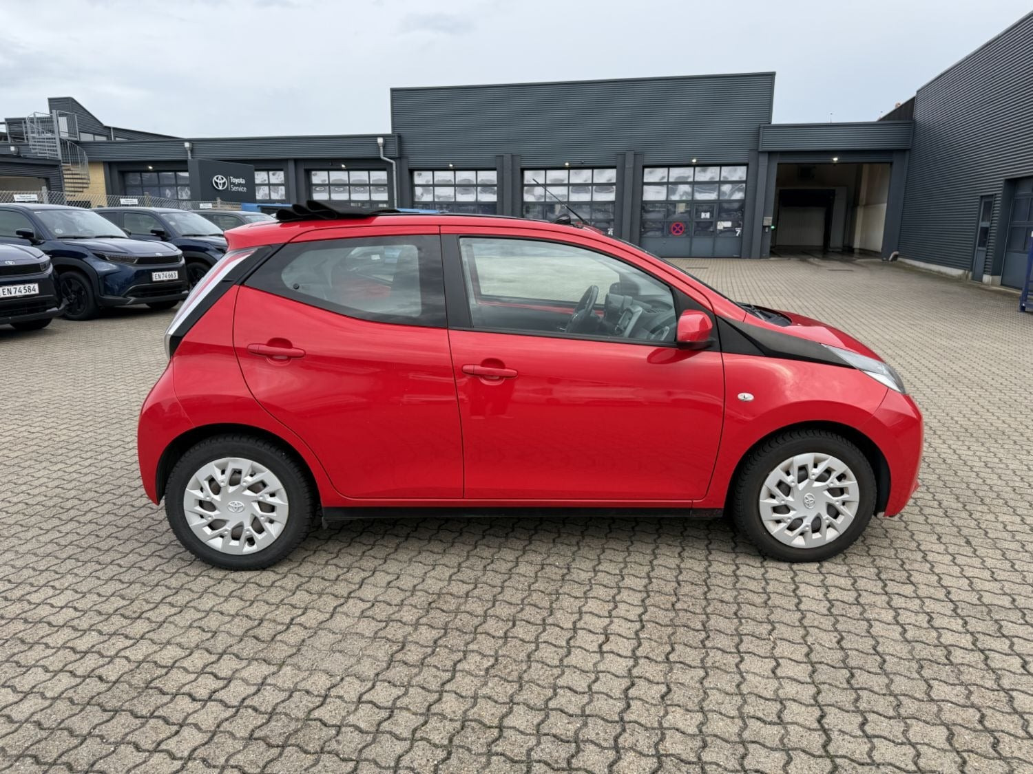 Rød Toyota Aygo fra 2015