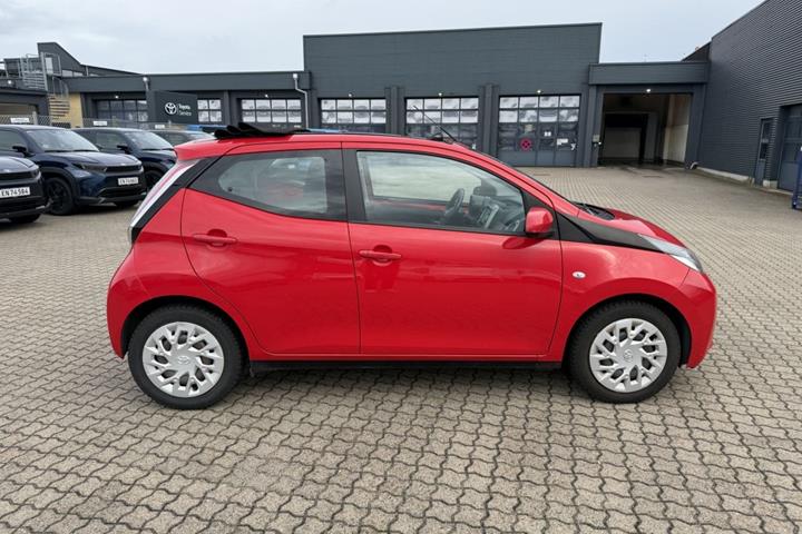 Rød Toyota Aygo fra 2015