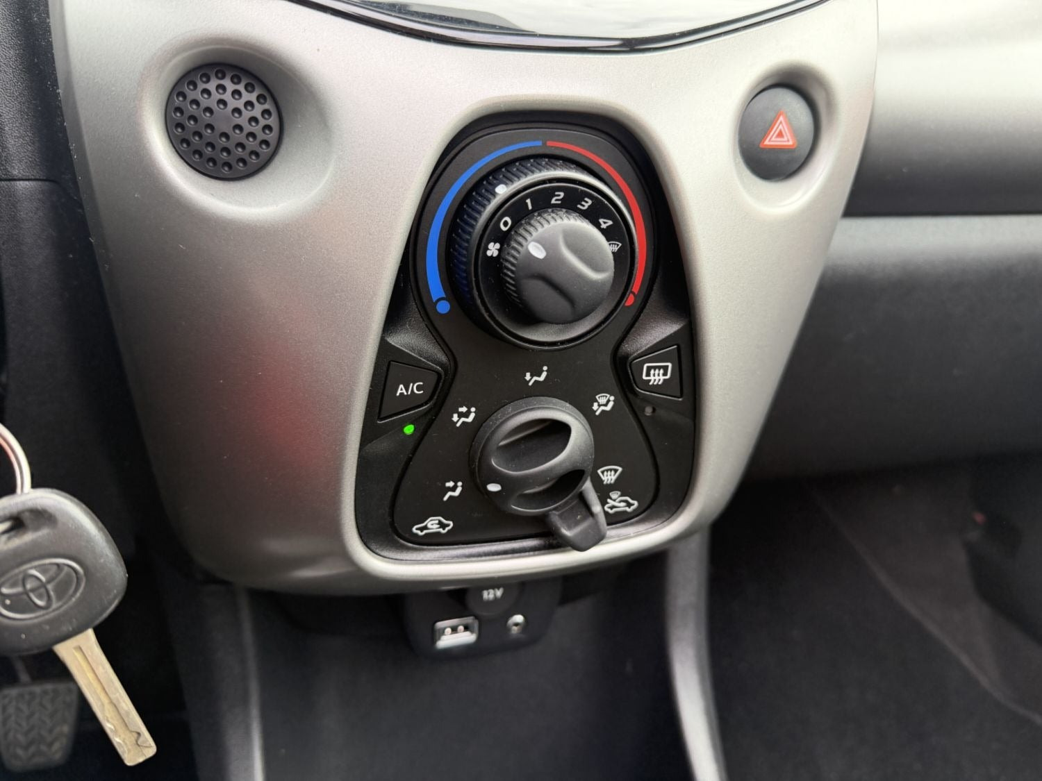 Rød Toyota Aygo fra 2015