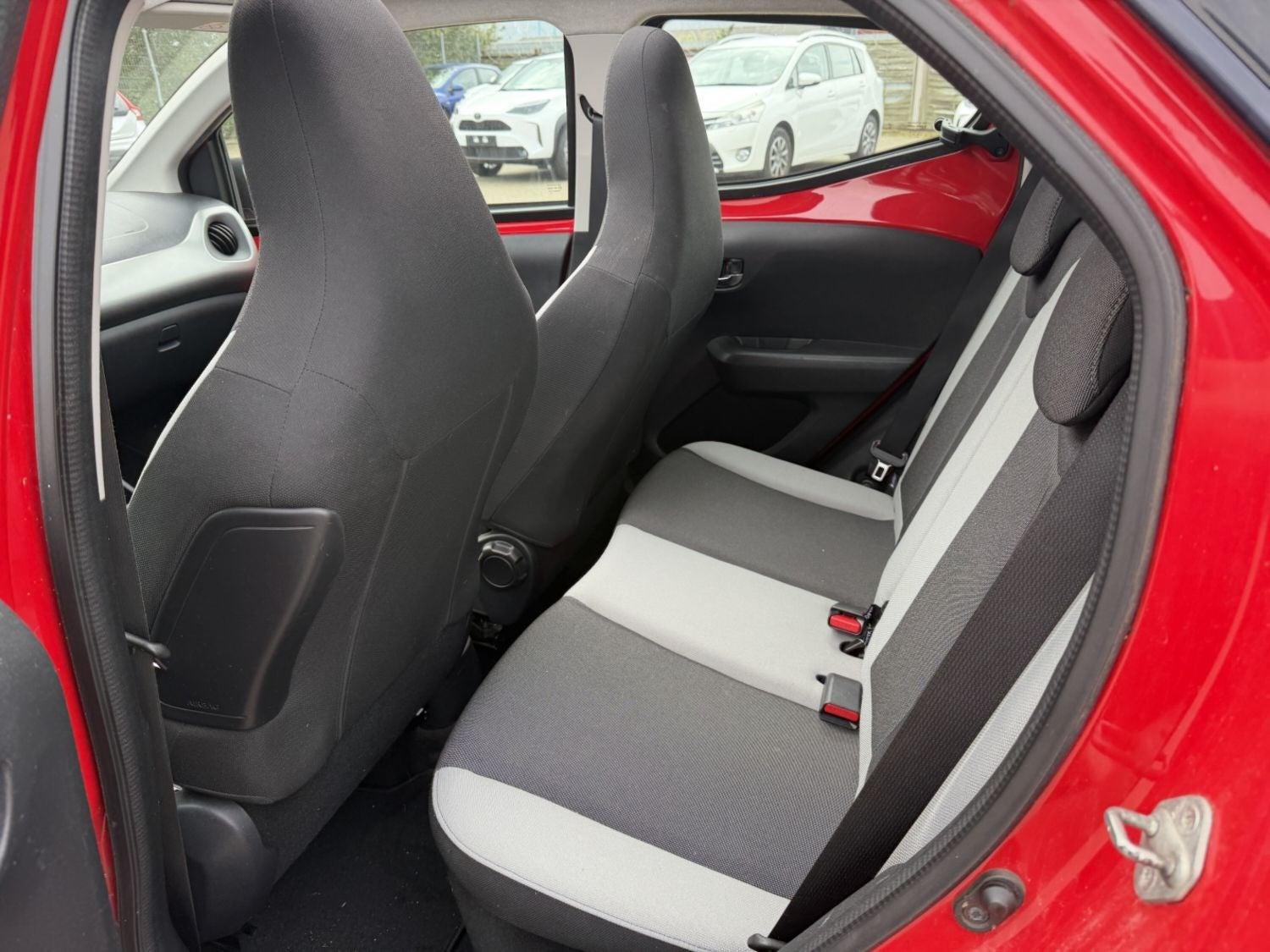 Rød Toyota Aygo fra 2015