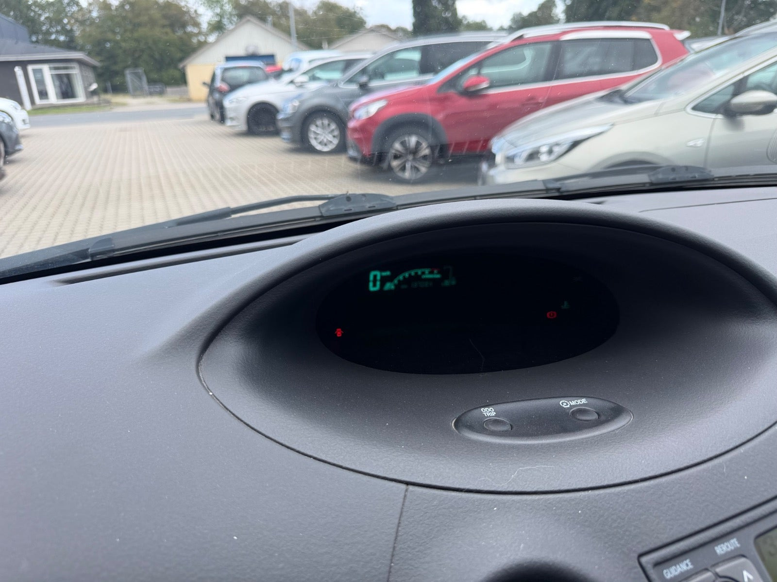Sølv Toyota Yaris fra 2004