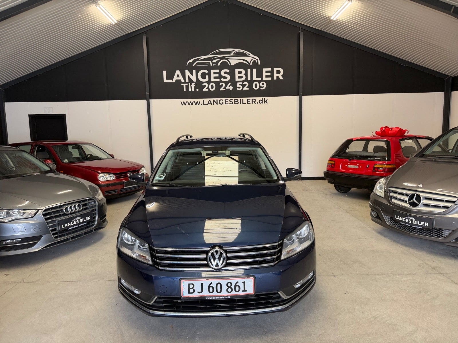 Blå VW Passat fra 2014