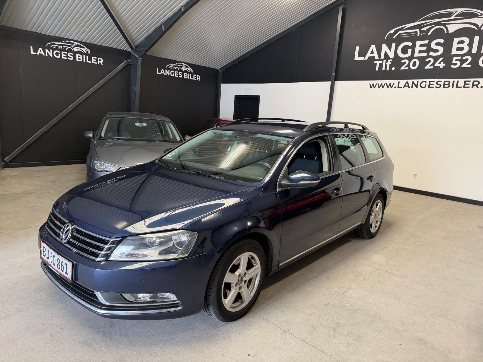 Blå VW Passat fra 2014