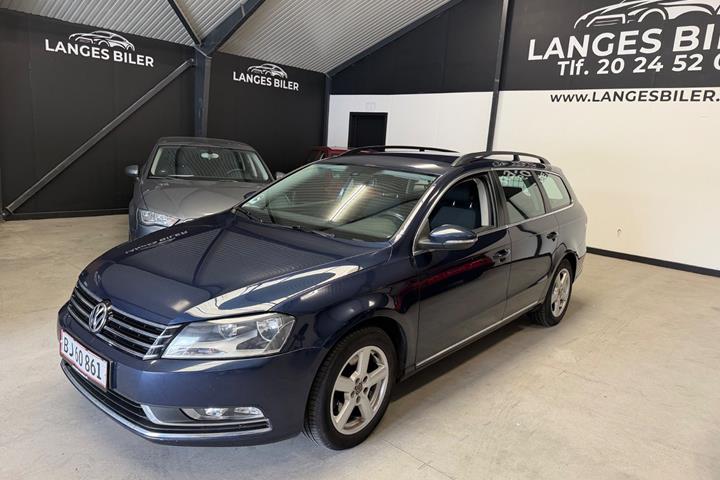 Blå VW Passat fra 2014