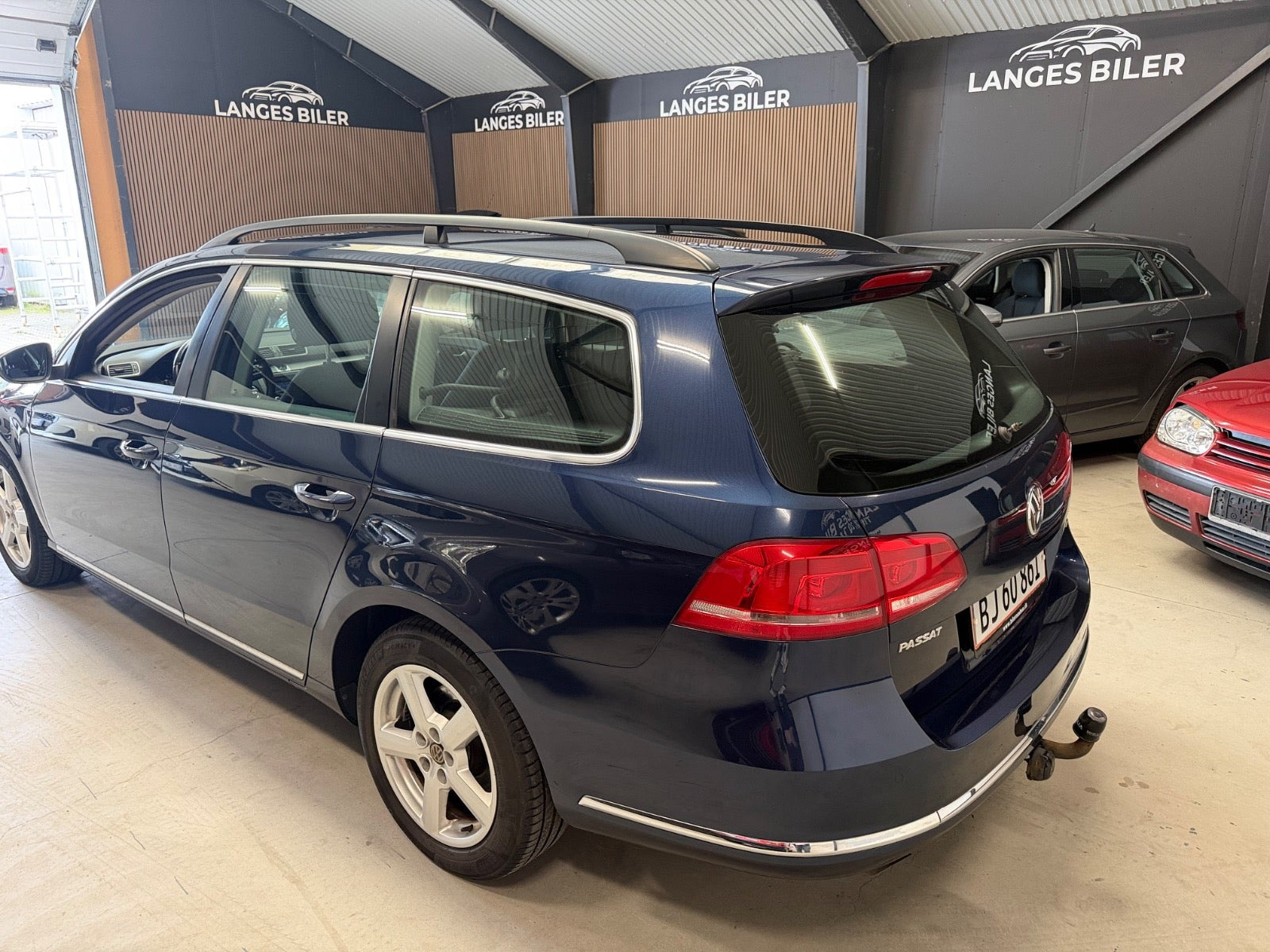 Blå VW Passat fra 2014