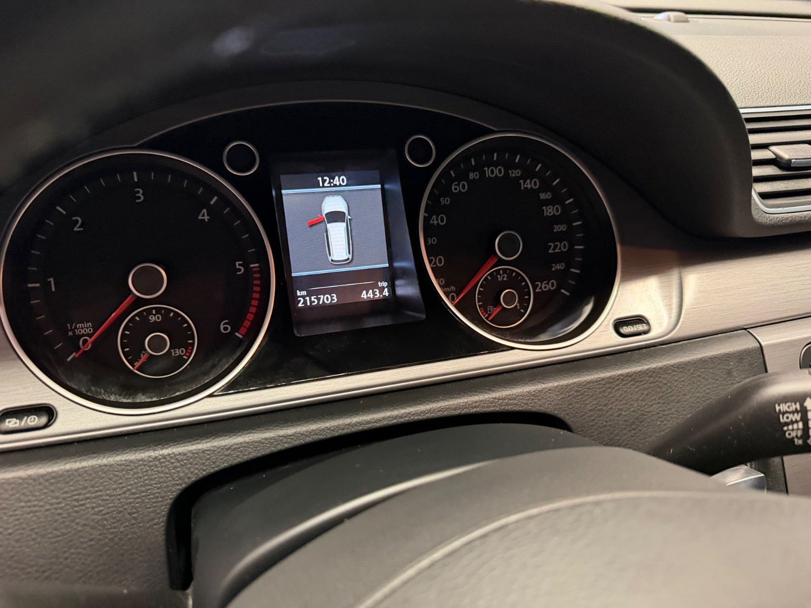 Blå VW Passat fra 2014