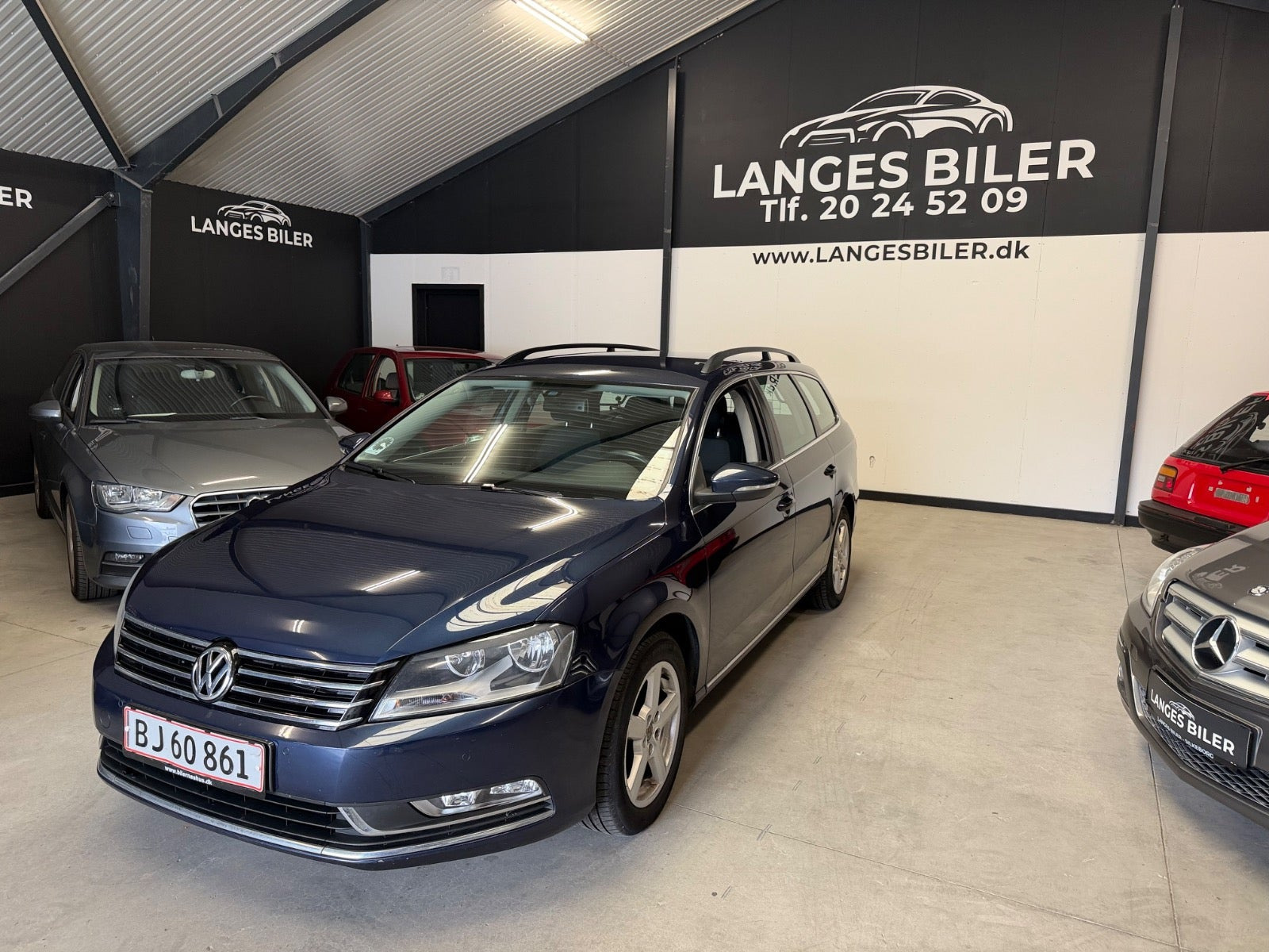 Blå VW Passat fra 2014