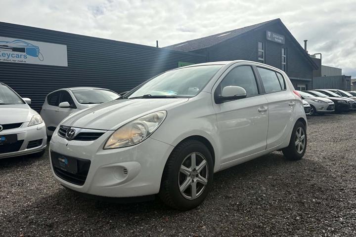Hvid Hyundai i20 fra 2012