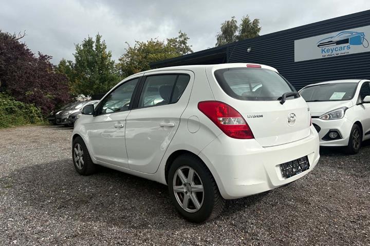 Hvid Hyundai i20 fra 2012