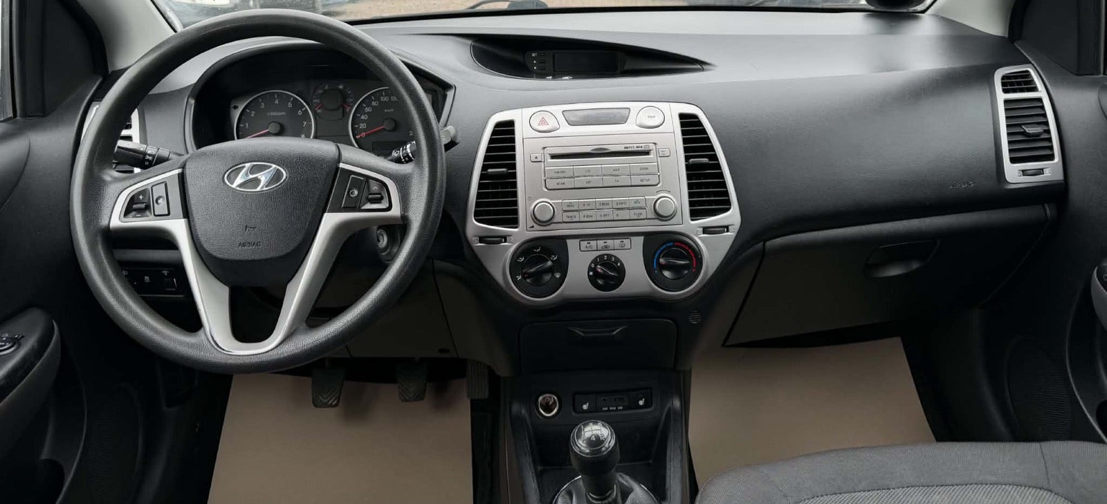 Hvid Hyundai i20 fra 2012