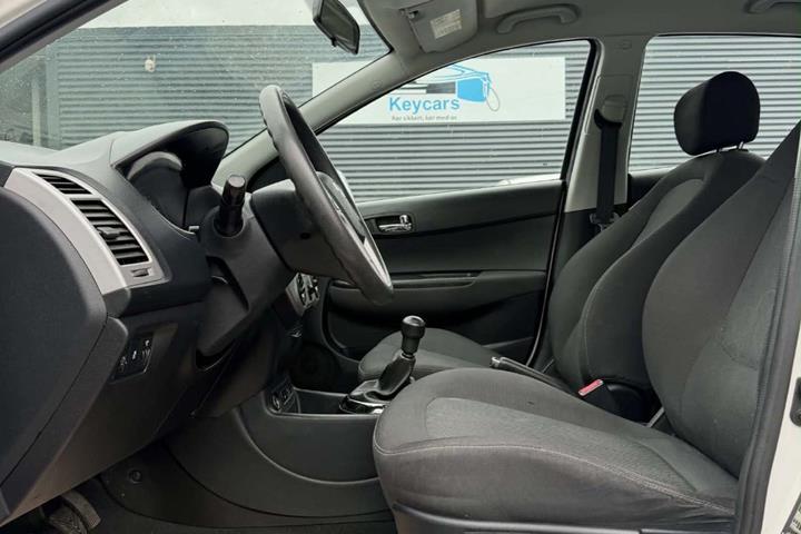 Hvid Hyundai i20 fra 2012