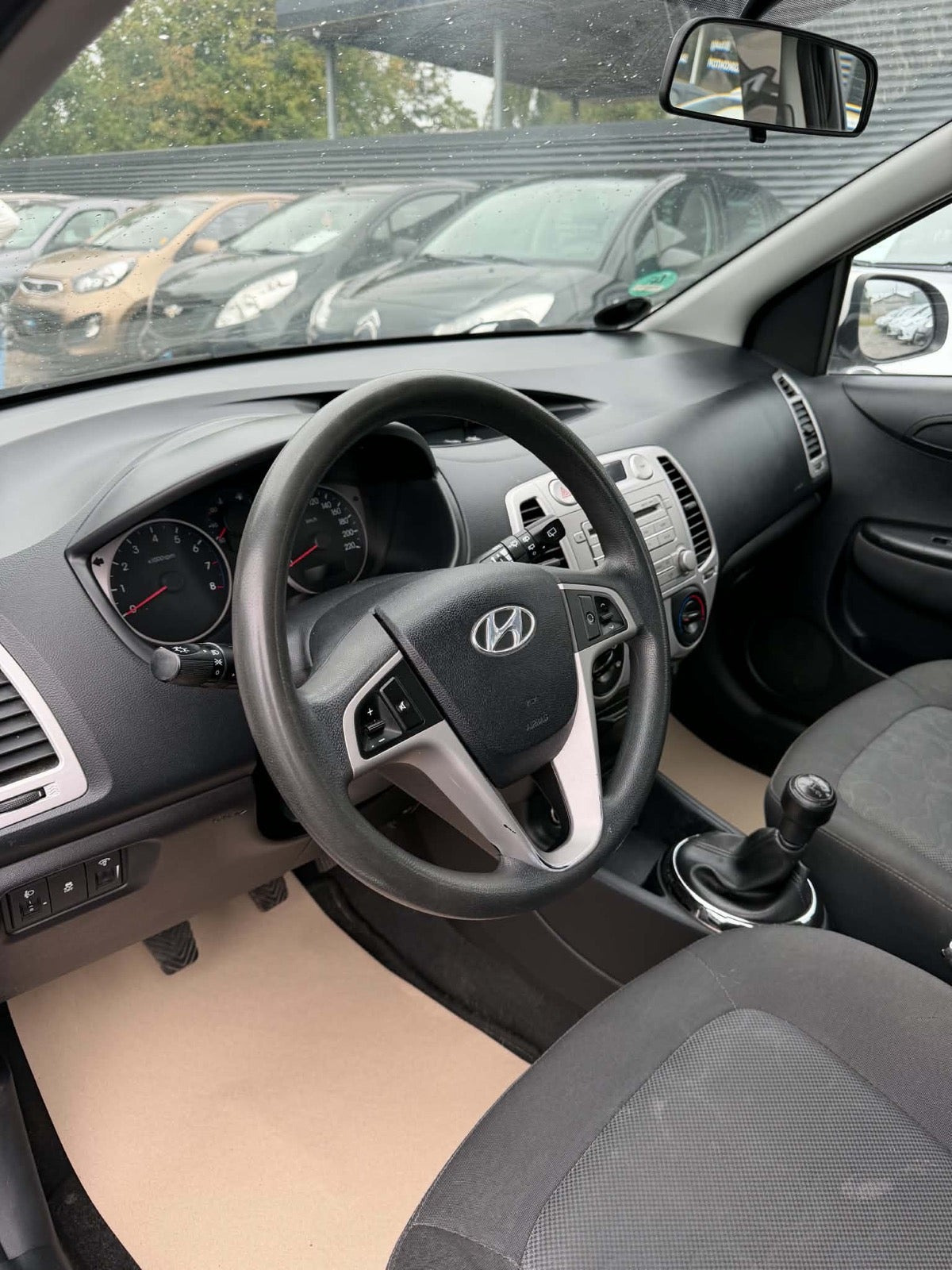 Hvid Hyundai i20 fra 2012