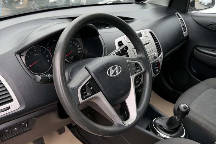 Hvid Hyundai i20 fra 2012
